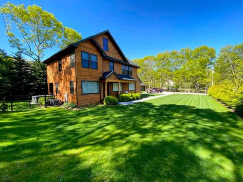 Wooded Oasis and Guest House in Hamptons! in Southampton, USA