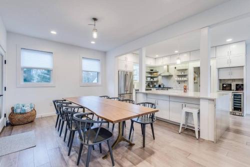 Wooded Oasis and Guest House in Hamptons! in เซาท์แทมป์ตัน (NY)