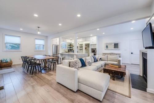 Wooded Oasis and Guest House in Hamptons! in เซาท์แทมป์ตัน (NY)