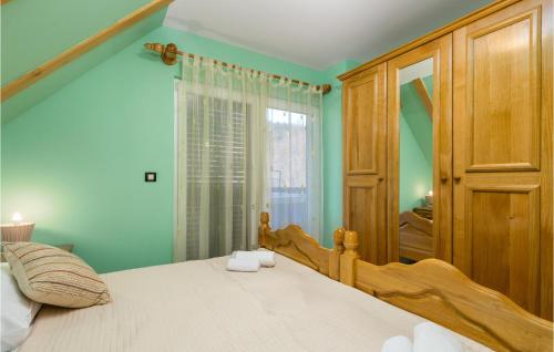 Cozy Home In Lokve With Jacuzzi Cozy Home In Lokve With Jacuzzi