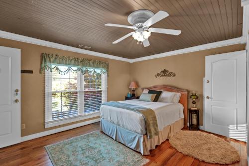 Hill House Bed and Breakfast Hill House Bed and Breakfast