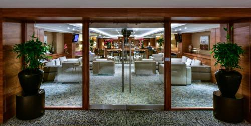 Bar/lounge, Sofitel London Heathrow Hotel in London