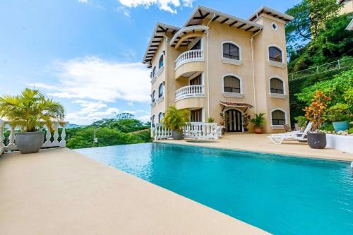 Birds-Eye Ocean View in Nicely Priced Top-Floor Unit in Flamingo