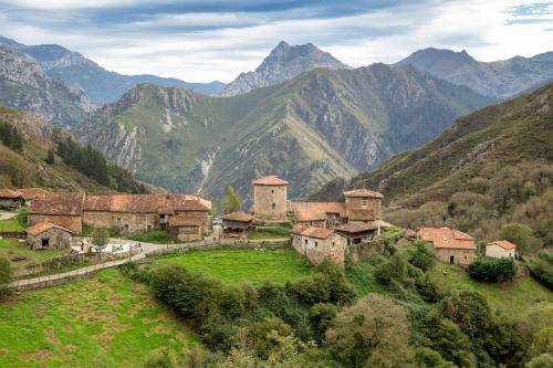 El Torreón - Las Casas del Oso (El Torreon - Las Casas del Oso) in Proaza