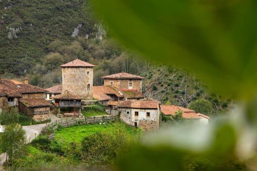 El Torreón - Las Casas del Oso (El Torreon - Las Casas del Oso) in Proaza