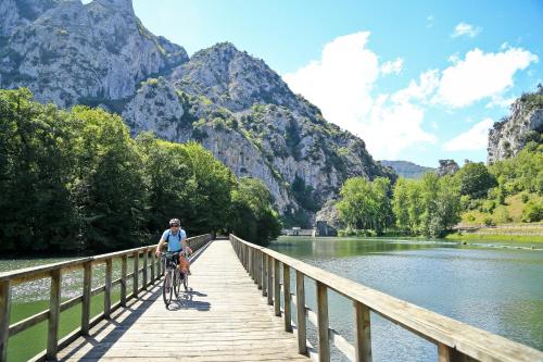 El Torreón - Las Casas del Oso (El Torreon - Las Casas del Oso) in Proaza