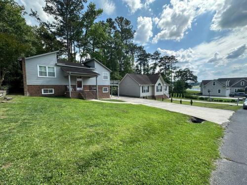 Quiet, golf lake community cozy 2bdr 1 bth getaway detail