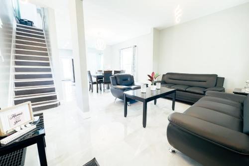 2 Homes, 1 Stay-7BR Niagara Falls Compound, Niagara Falls (foto 6)