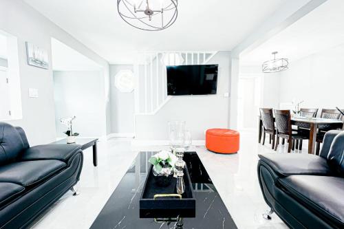 2 Homes, 1 Stay-7BR Niagara Falls Compound, Niagara Falls (foto 7)