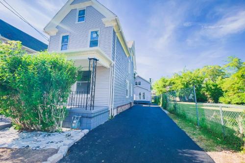 2 Homes, 1 Stay-7BR Niagara Falls Compound, Niagara Falls (foto 9)