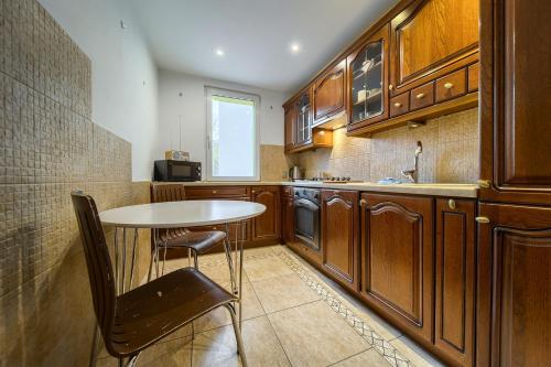 Wyspa Słodowa Apartment for 8 People by BookingHost, Breslau (Foto 9)