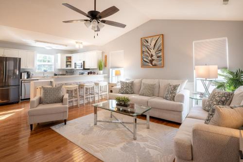 Knot so Crabby - Fully Redecorated Oak Island Beach Rental - Dogs Allowed