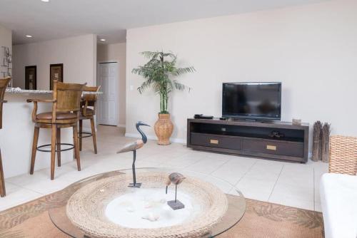 Dazzling End Unit in Coco with Lots of Windows and Light Sleeps 8, Coco (foto 4)