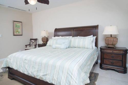 Dazzling End Unit in Coco with Lots of Windows and Light Sleeps 8, Coco (foto 9)