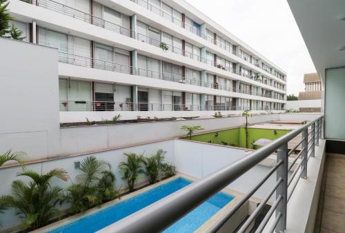 Art Deco 1BR with Pool View in Barranco