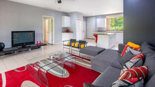 3rd-floor space with modern décor recently renovated viewing over pool in Coco, Coco (fotografie 5)