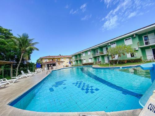 Flat frente praia de Taperapuã, atravessou a rua está na praia, com piscina, sauna e café da manhã como cortesia