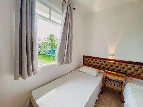 Flat frente praia de Taperapuã, atravessou a rua está na praia, com piscina, sauna e café da manhã como cortesia