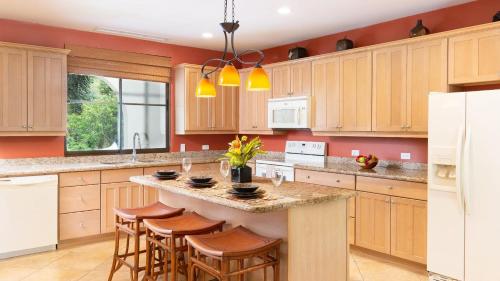 Spacious One-Bedroom Condo with Pool View, Balcony & Beach Club Access in Coco