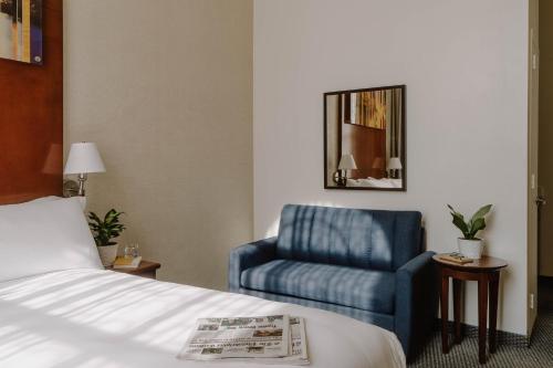 Superior Queen Room with Kitchenette image 8
