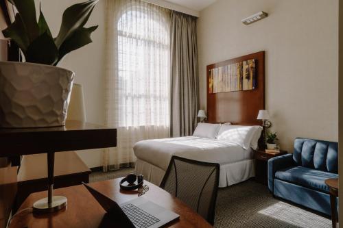 Superior Queen Room with Kitchenette image 4