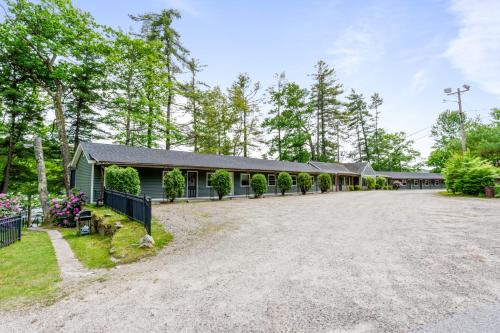 Waterfront 3 bed plus 3 bath on Squam (Suite 1) - image 9