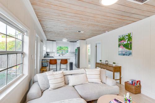3 Mi to Ocean Pet-Friendly Gem in West Palm Beach in West Palm Beach, USA