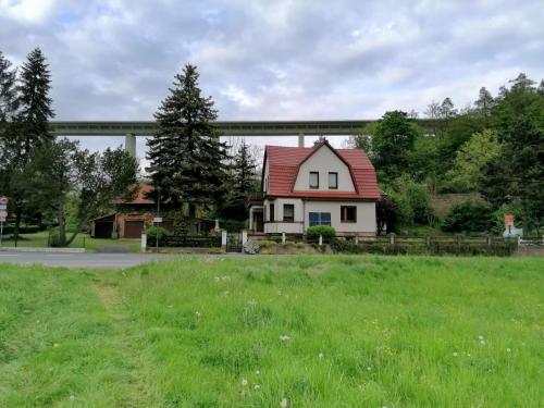 2 bedrooms, 3 beds