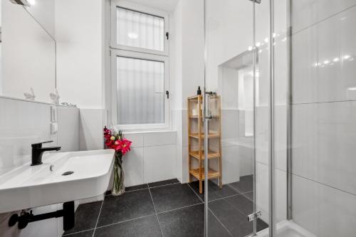 One-Bedroom Apartment image 1