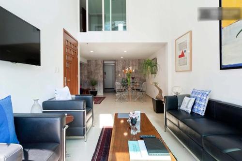 Duplex Penthouse Zona Rosa - Tap to explore photos
