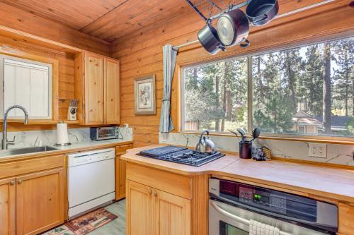 Ski, Hike and Fish Big Bear Lake Retreat in Big Bear Lake, USA