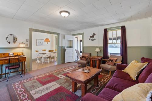 Moose Manor- Squam Waterfront - image 9