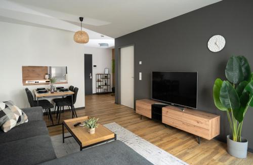 REITZ - Apartment I Zentrale Lage I Stellplatz I 55qm I 2 Zimmer I Küche I Bad I Terrasse, Bad Hersfeld (photo 7)
