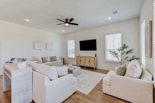 Coastal Villa-1 Block To Beach in Galveston, USA