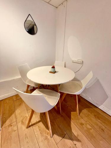 Fasilitas, Apartemen 200 m² dengan 1 kamar tidur dan 1 kamar mandi pribadi di Ariel (Dotan's Boutique Guesthouse - By The Beach!) in Tel Aviv