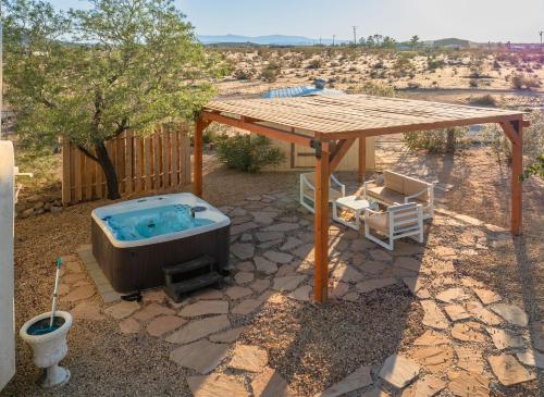 Hot Tub Stargazing from a Gorgeous Desert Retreat – khách sạn tại Sunfair Heights