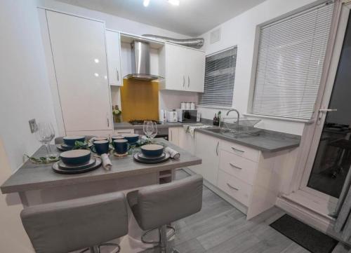 Apartment-Sleeps4-Parking-Balcony