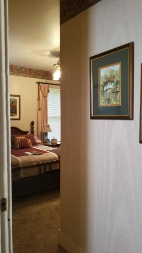 Queen Room image 4