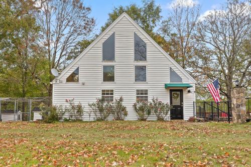 15 Mins to Chattanooga - Peaceful Farm Pool House in Chattanooga, USA