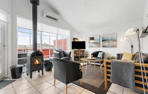  3 Bedroom Gorgeous Home In Hvide Sande in Nørre Lyngvig