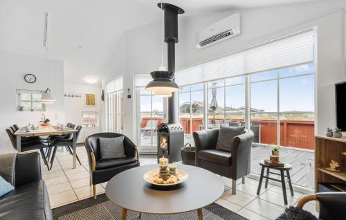  3 Bedroom Gorgeous Home In Hvide Sande in Nørre Lyngvig