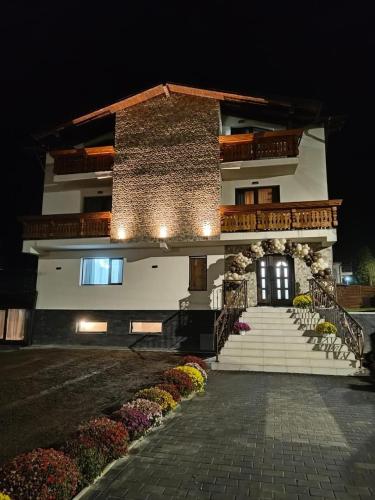 . La Ancuța-n Bucovina