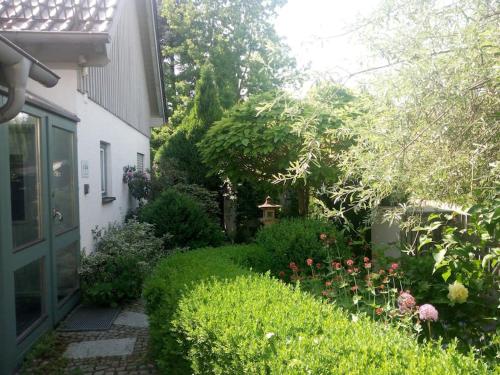 Schöner Bungalow mit Gartenterrasse und Teich (Schoner Bungalow mit Gartenterrasse und Teich) in 費爾達芬格