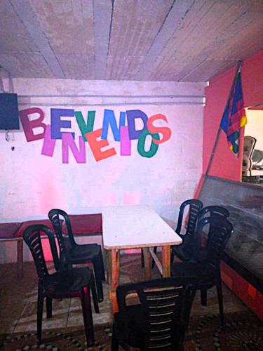 Food and beverages, Hostel Mi Lugar near Rotonda Aeropuerto Park