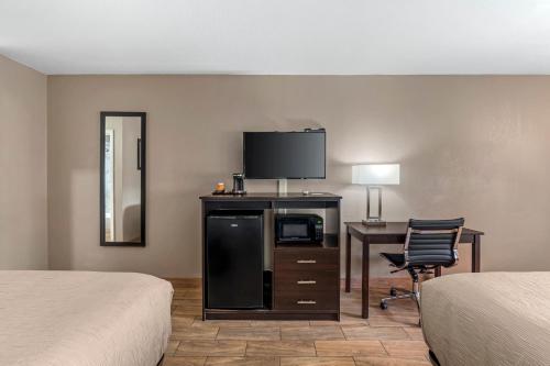 2 twin beds