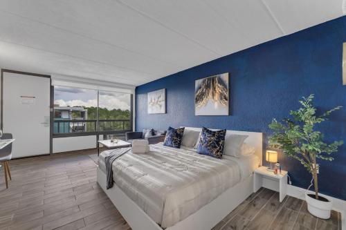 Whimsical Study 7min to Disney, Pool and Free Parking in Kissimmee, USA