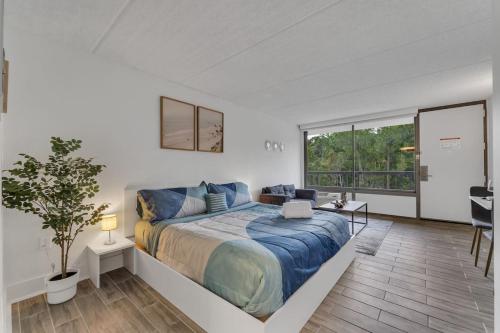 Snug Studio 8 min to Disney w Pool and Free Parking in Kissimmee, USA