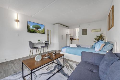 Snug Studio 8 min to Disney w Pool and Free Parking in Kissimmee, USA