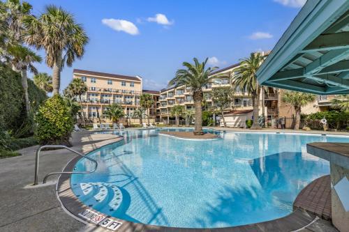Oceanview Two Balconies Heated Pool Walk to beach in Galveston, USA