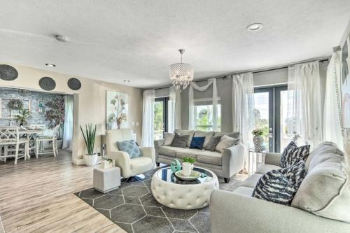 461 Water views with pool table and fire pit in Jensen Beach, USA